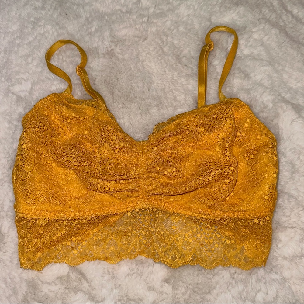 PINK Woman’s Lace Bralette